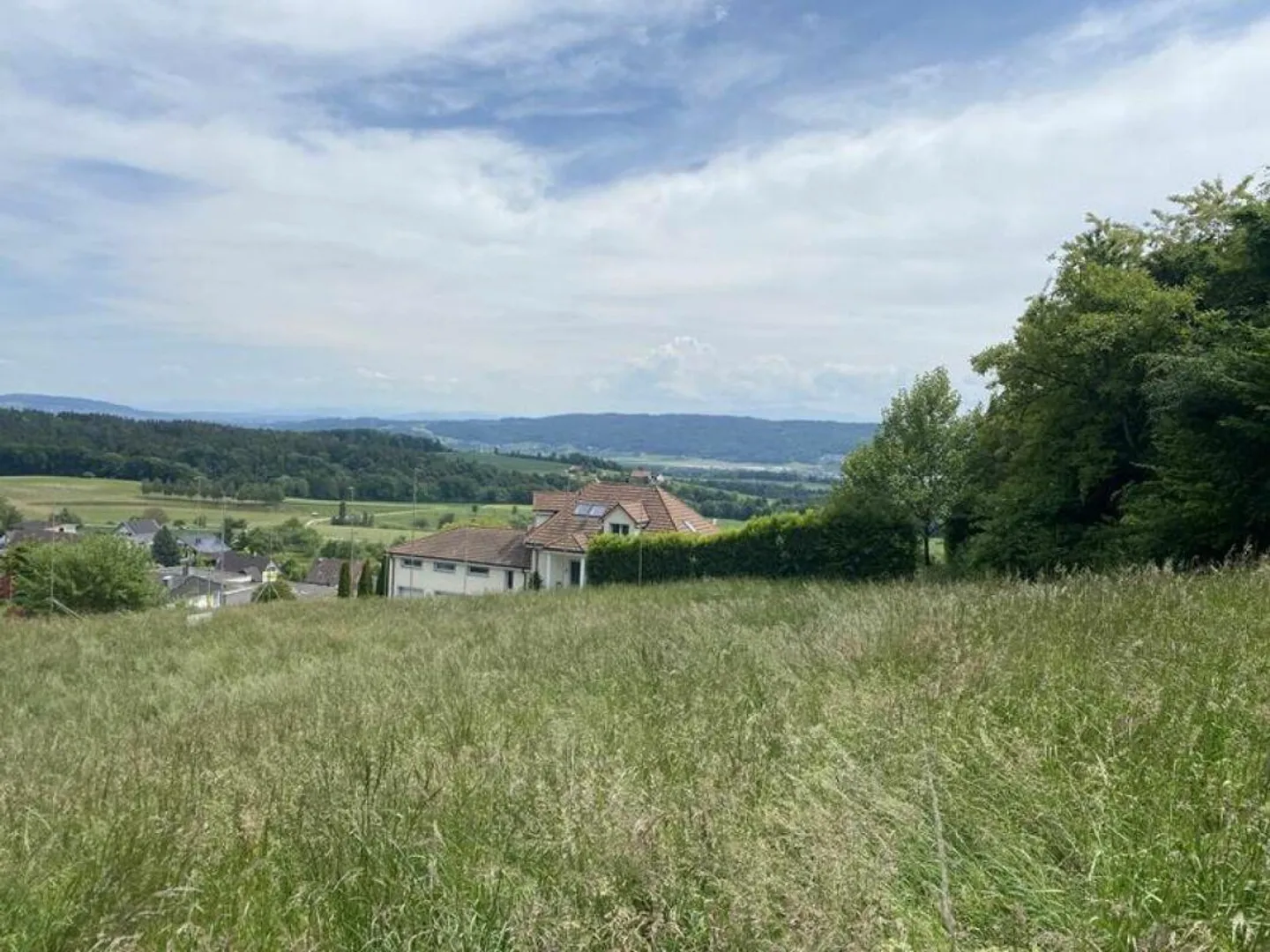 Parcela esclusiva con vista lontana in una posizione collinare ben soleggiata - Foto 4 di 11