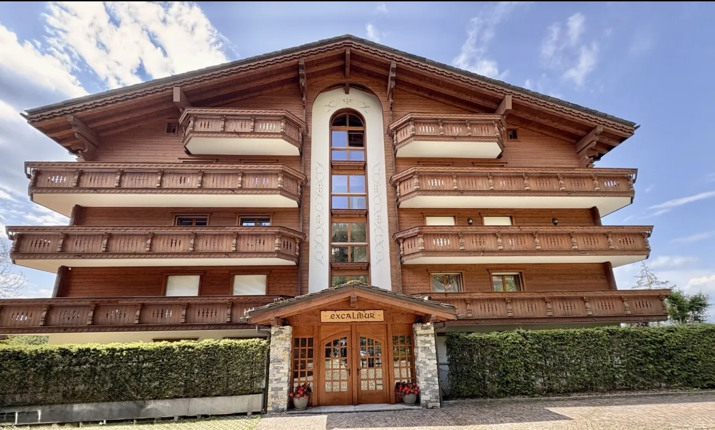 Chalet in Crans-Montana - Foto 1 von 13