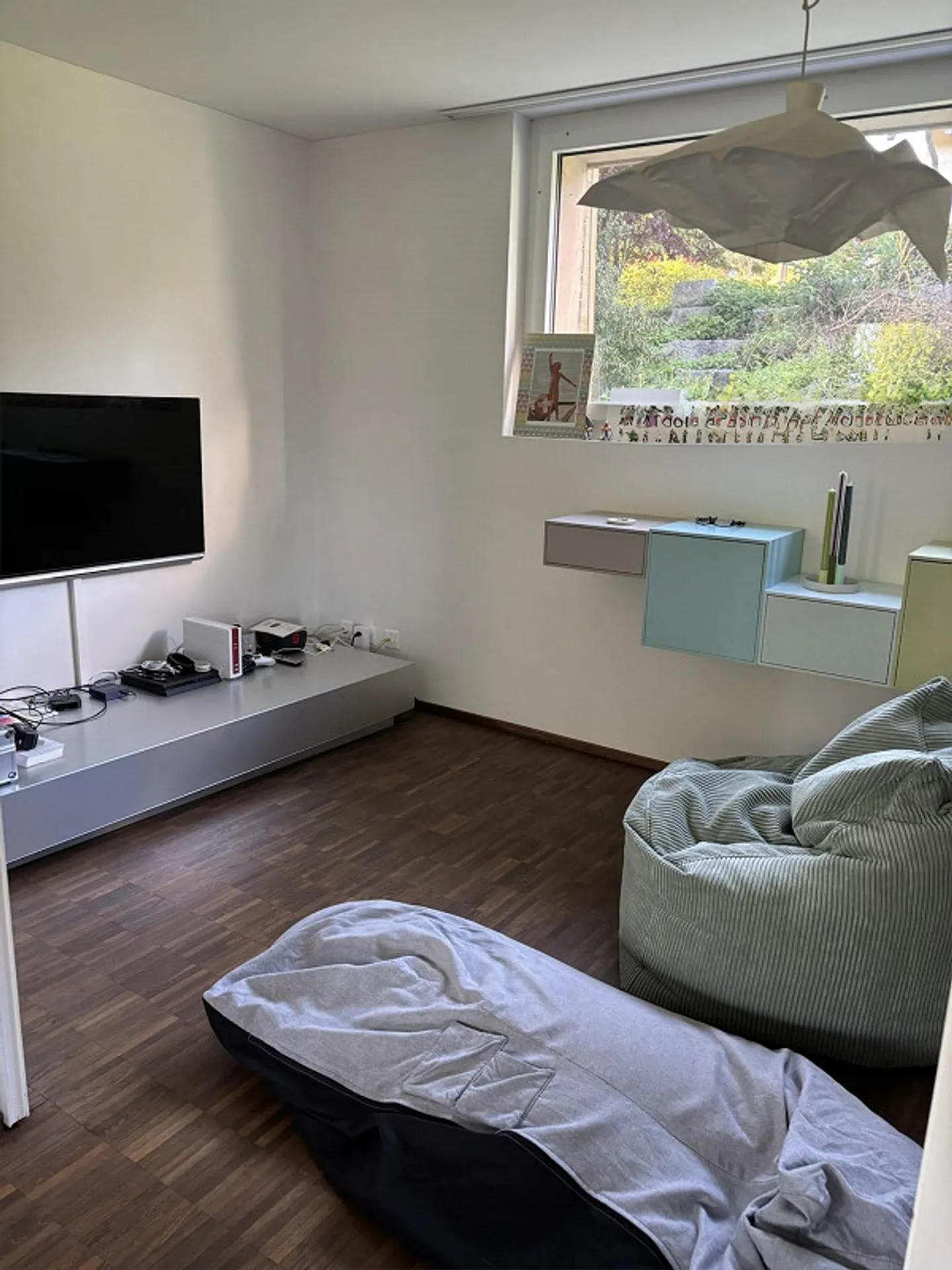 Grosses Einfamilienhaus mit Garten und Garage am Rande der Rebberge - Foto 4 von 14