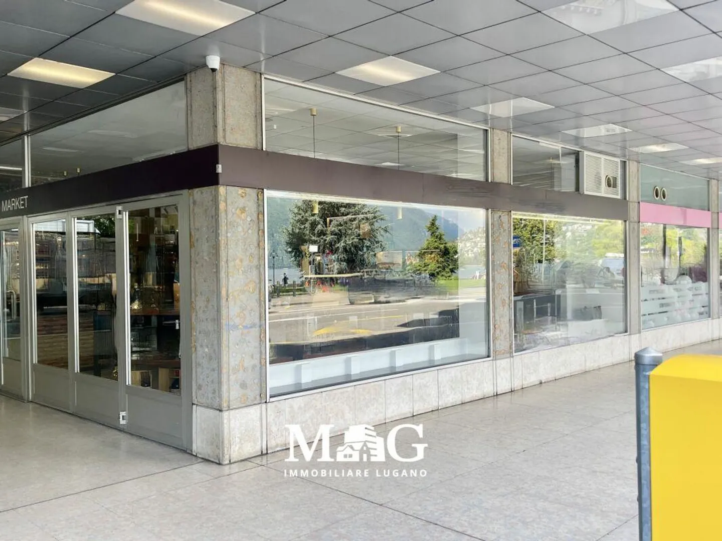 Centro città di Lugano: Spazio commerciale con 3 grandi vetrine affacciate sul lago - Foto 4 di 6