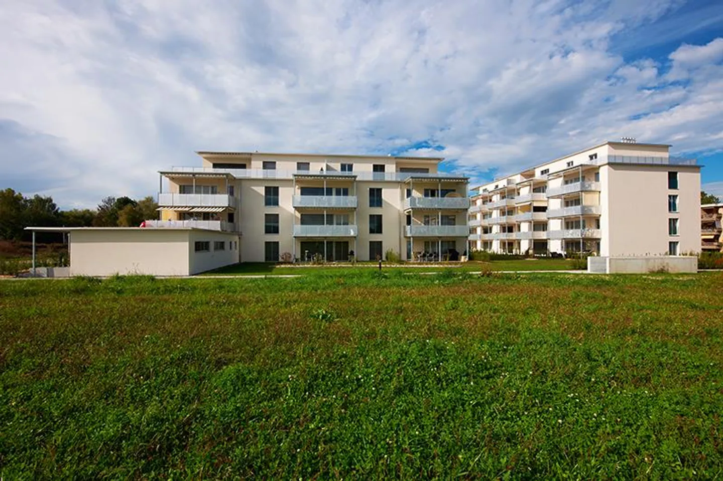 Träumen Sie von einer Terrasse rund um die Wohnung? - Photo 1 sur 9