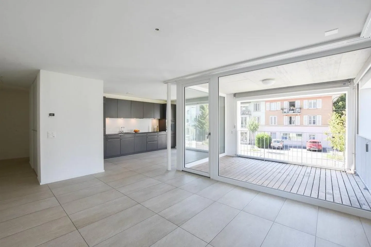 Modern 3.5-room apartment in the Jardin du Paradis - Photo 3 of 12