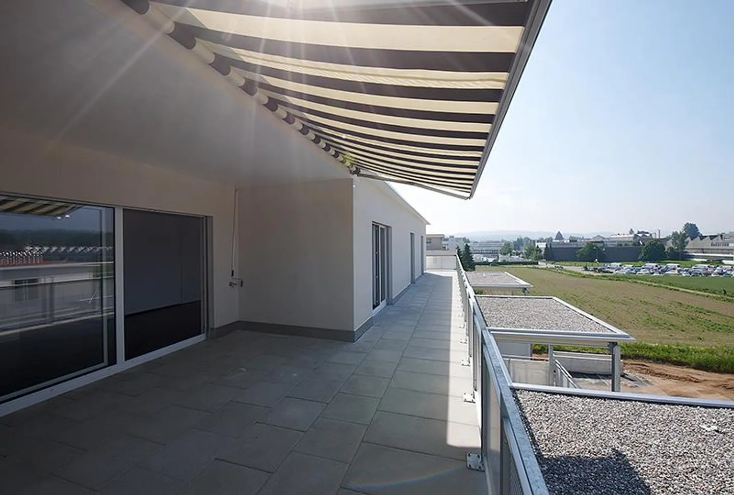 Träumen Sie von einer Terrasse rund um die Wohnung? - Photo 8 sur 9