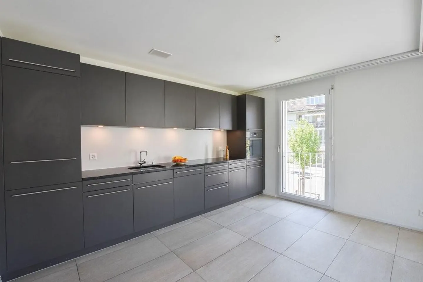 Modern 3.5-room apartment in the Jardin du Paradis - Photo 2 of 12