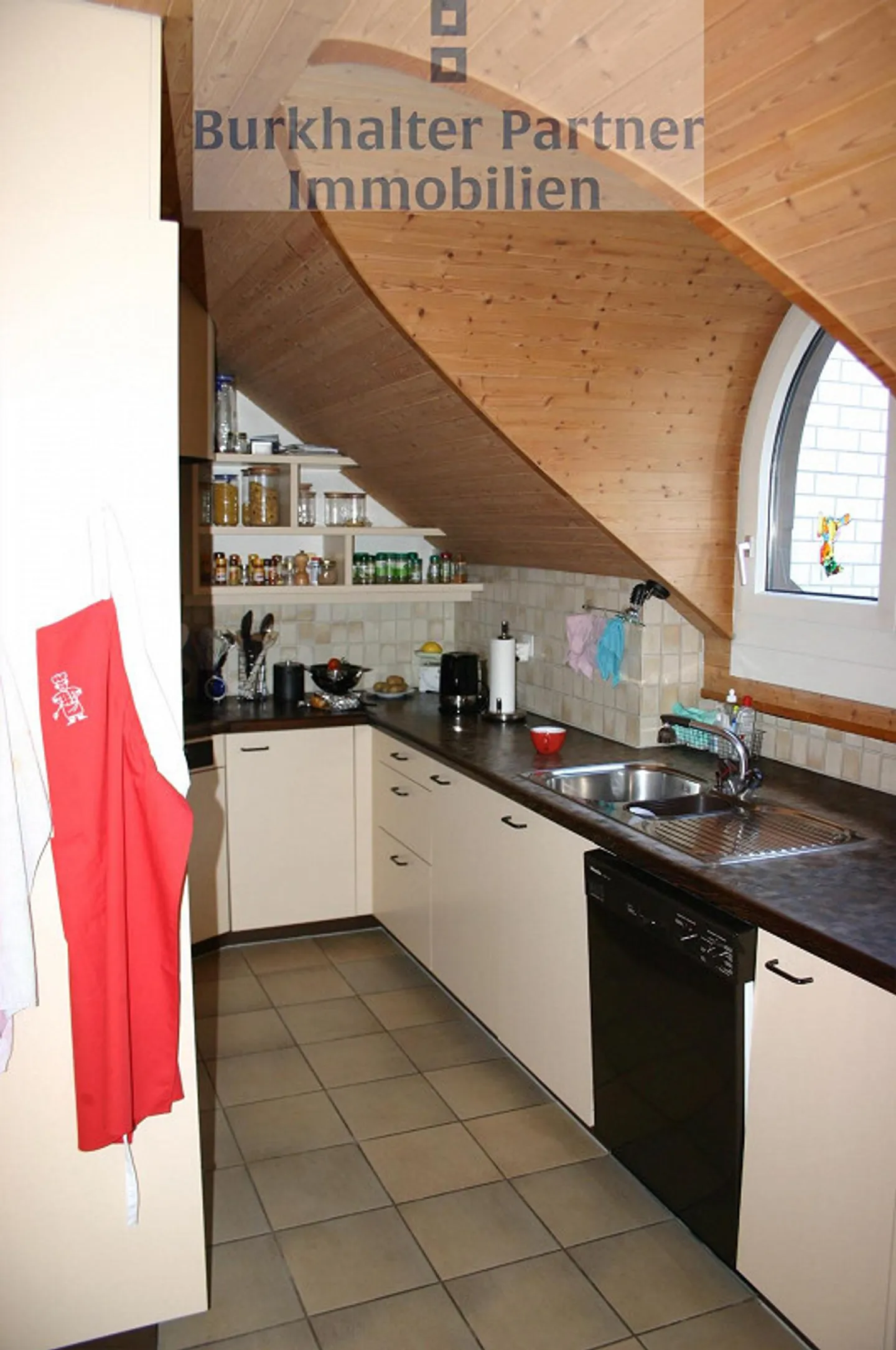 Bellissimo appartamento mansardato di 3½ locali nel quartiere di Länggass con charme - Foto 2 di 5