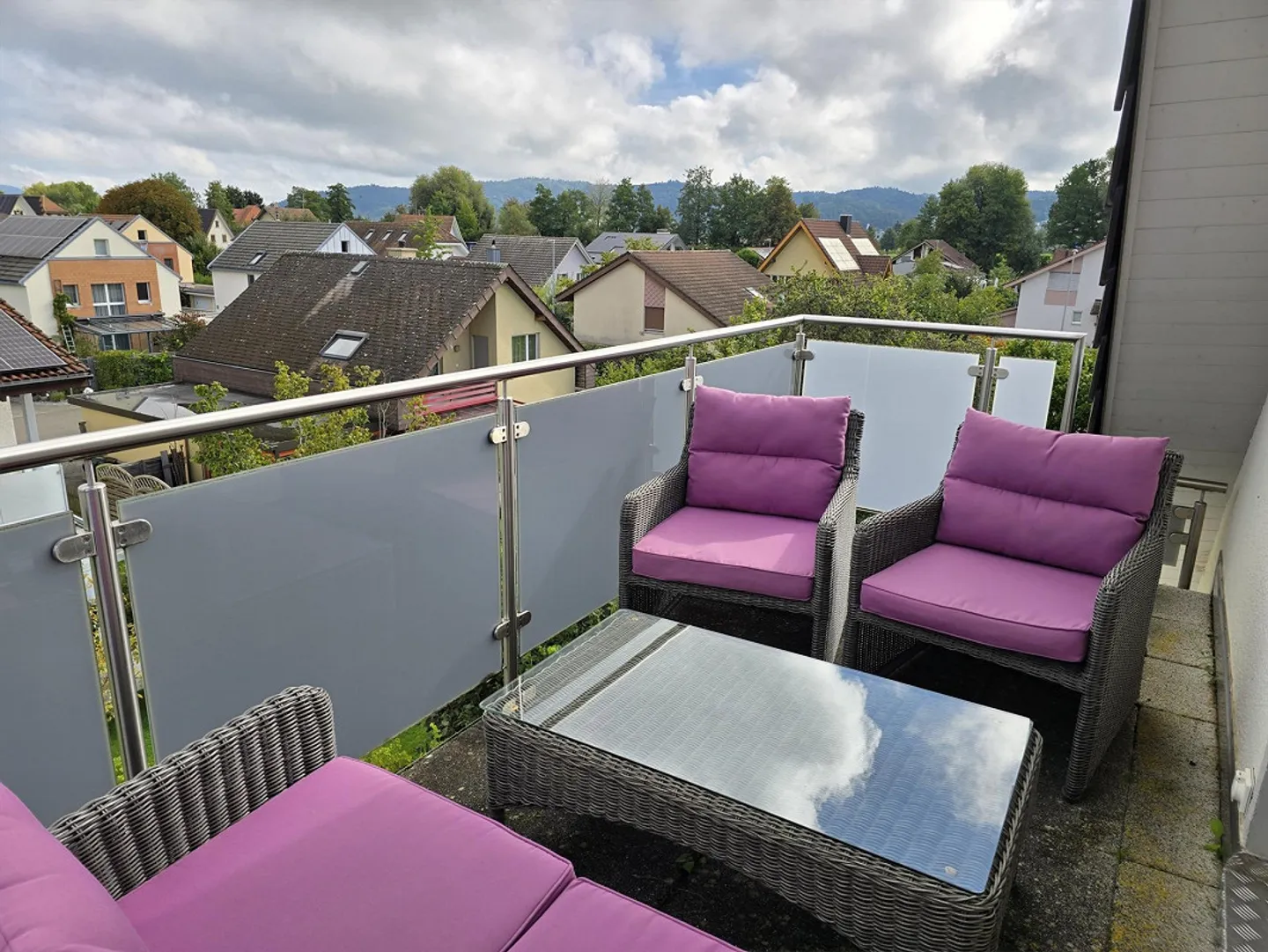 5.5-Room Single-Family House in a Quiet Location with Well-Maintained Garden - Photo 7 of 10