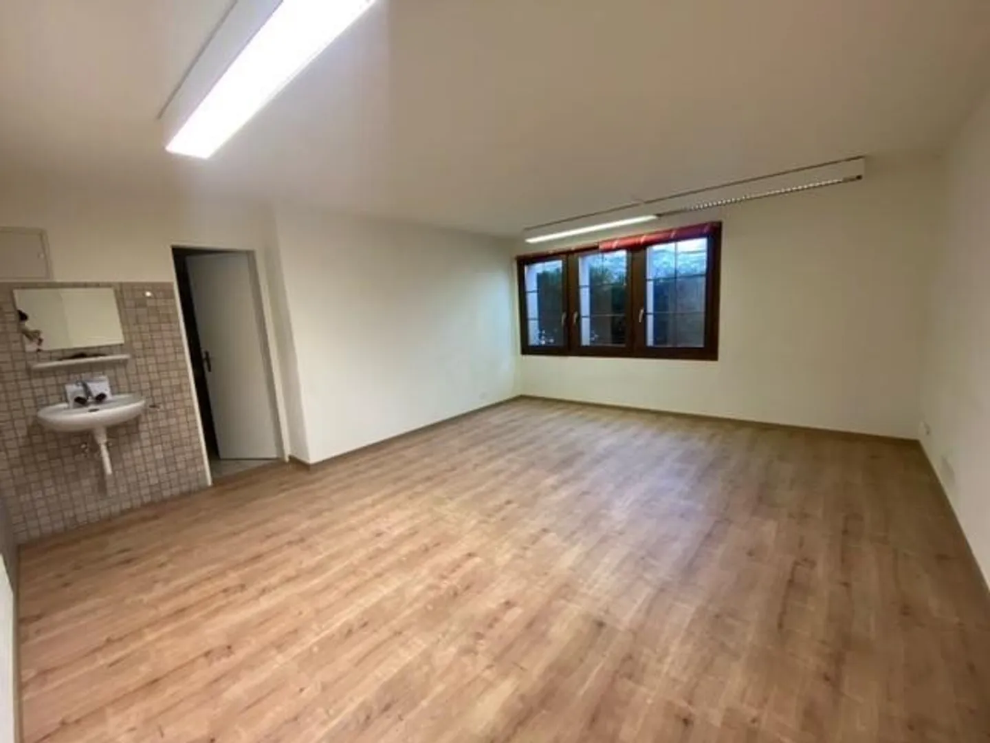 Spazi commerciali spaziosi a Niederglatt - Foto 6 di 9