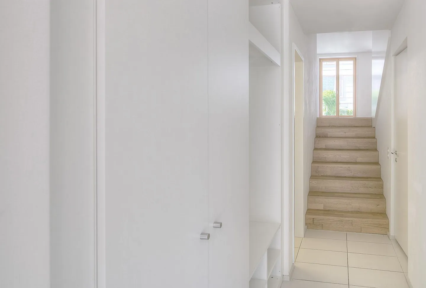 Modern Townhouse with Garden - Photo 2 of 12