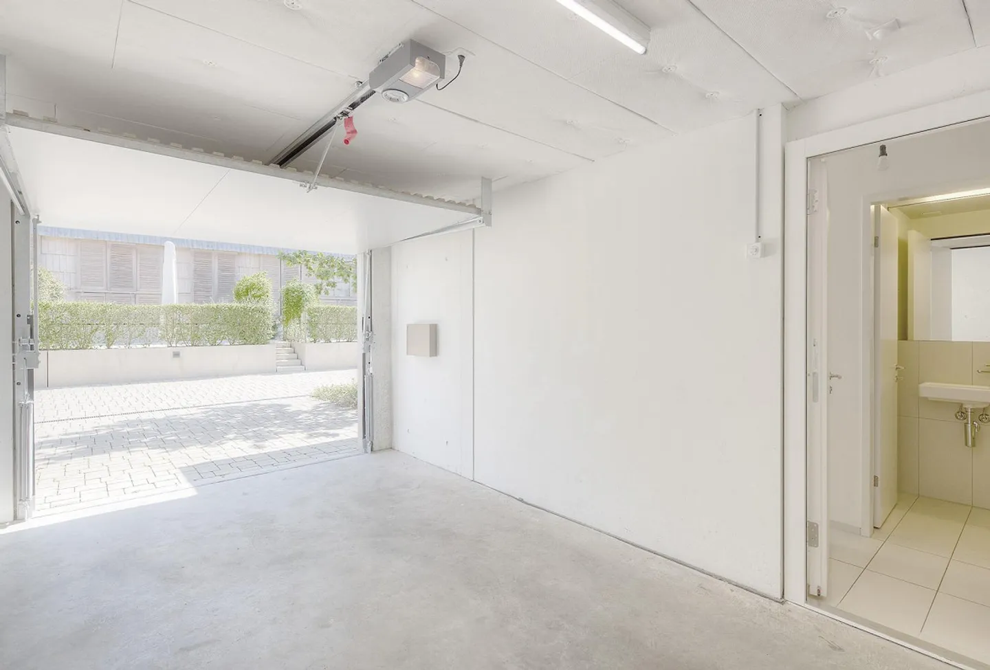 Modern Townhouse with Garden - Photo 3 of 12