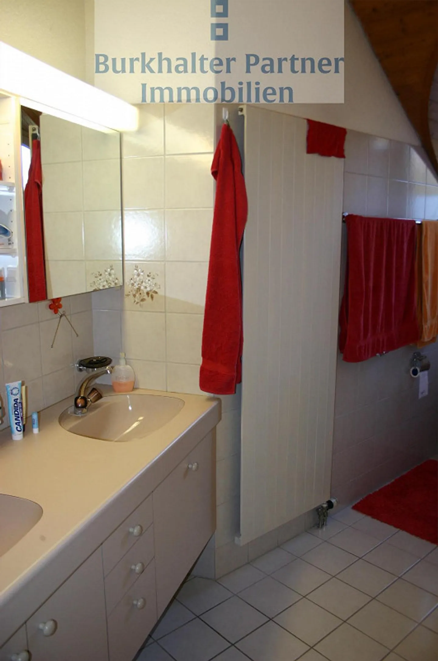 Bellissimo appartamento mansardato di 3½ locali nel quartiere di Länggass con charme - Foto 4 di 5