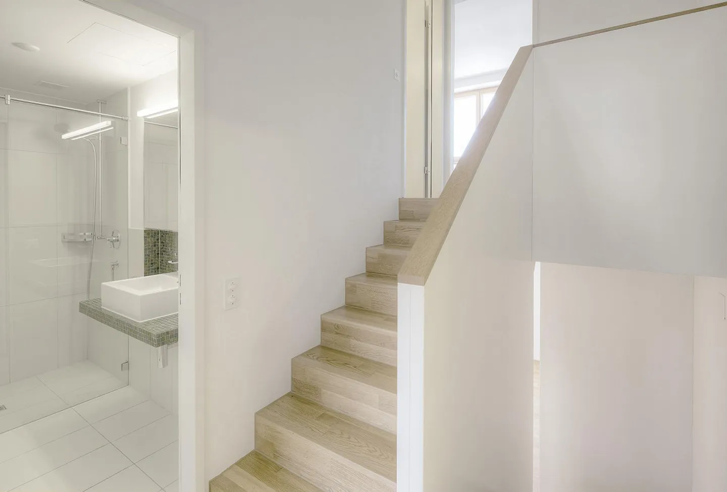 Modern Townhouse with Garden - Photo 9 of 12