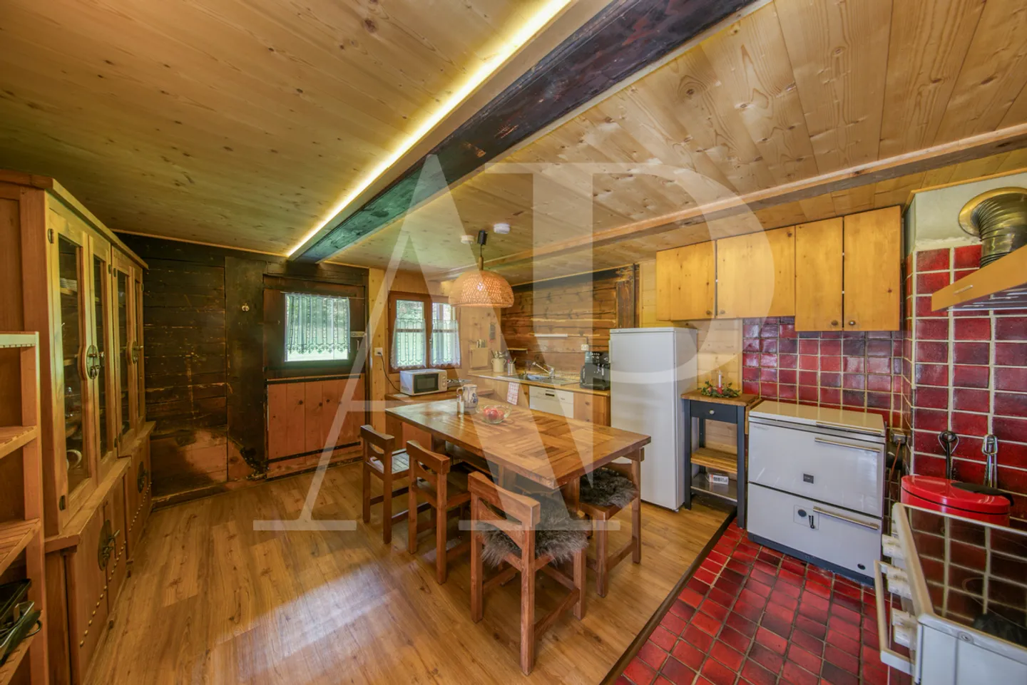 FOR SALE APARTMENT 5.5 ROOMS IN AN AUTHENTIC CHALET - Photo 2 of 25