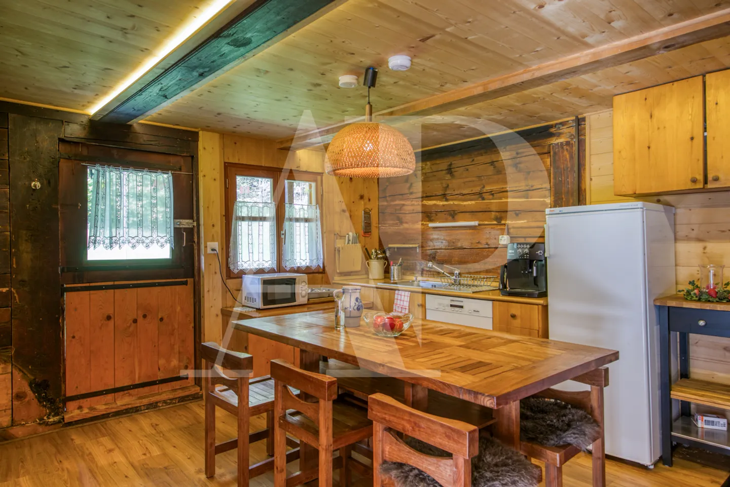 FOR SALE APARTMENT 5.5 ROOMS IN AN AUTHENTIC CHALET - Photo 3 of 25