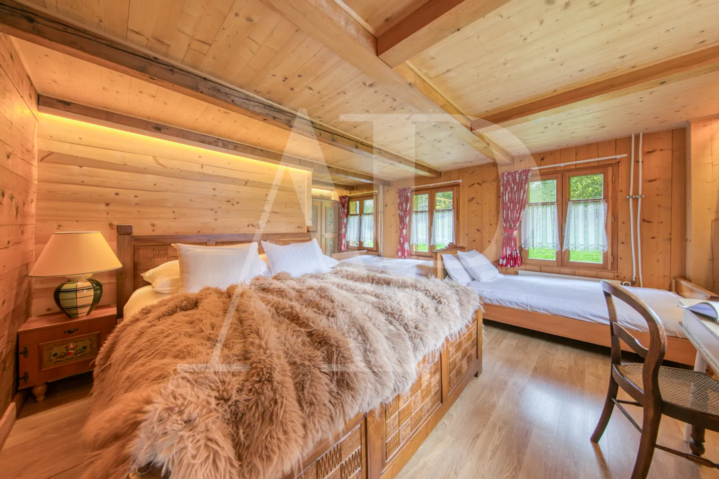 FOR SALE APARTMENT 5.5 ROOMS IN AN AUTHENTIC CHALET - Photo 10 of 25