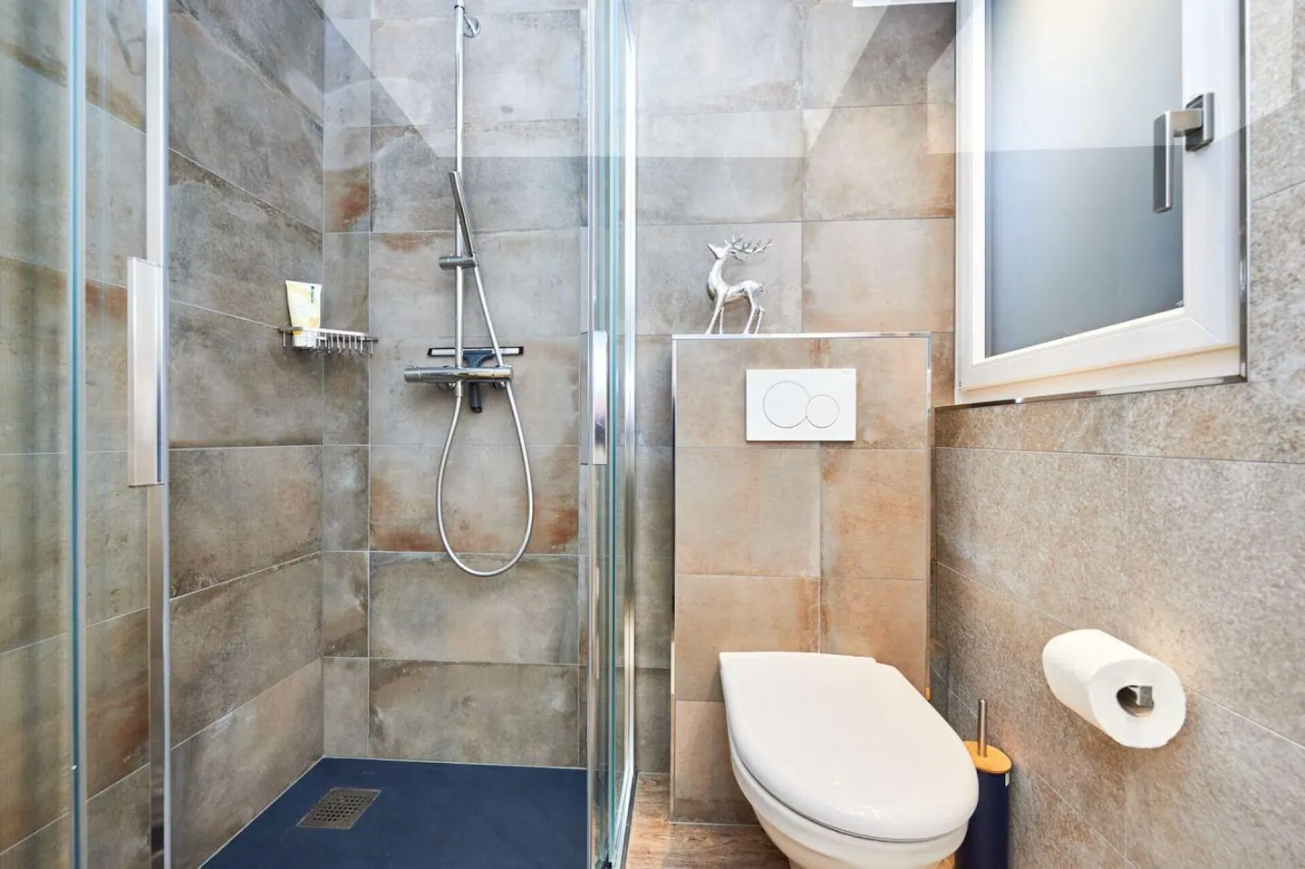 Appartamento spazioso in una zona tranquilla e verde da affittare. - Foto 11 di 15