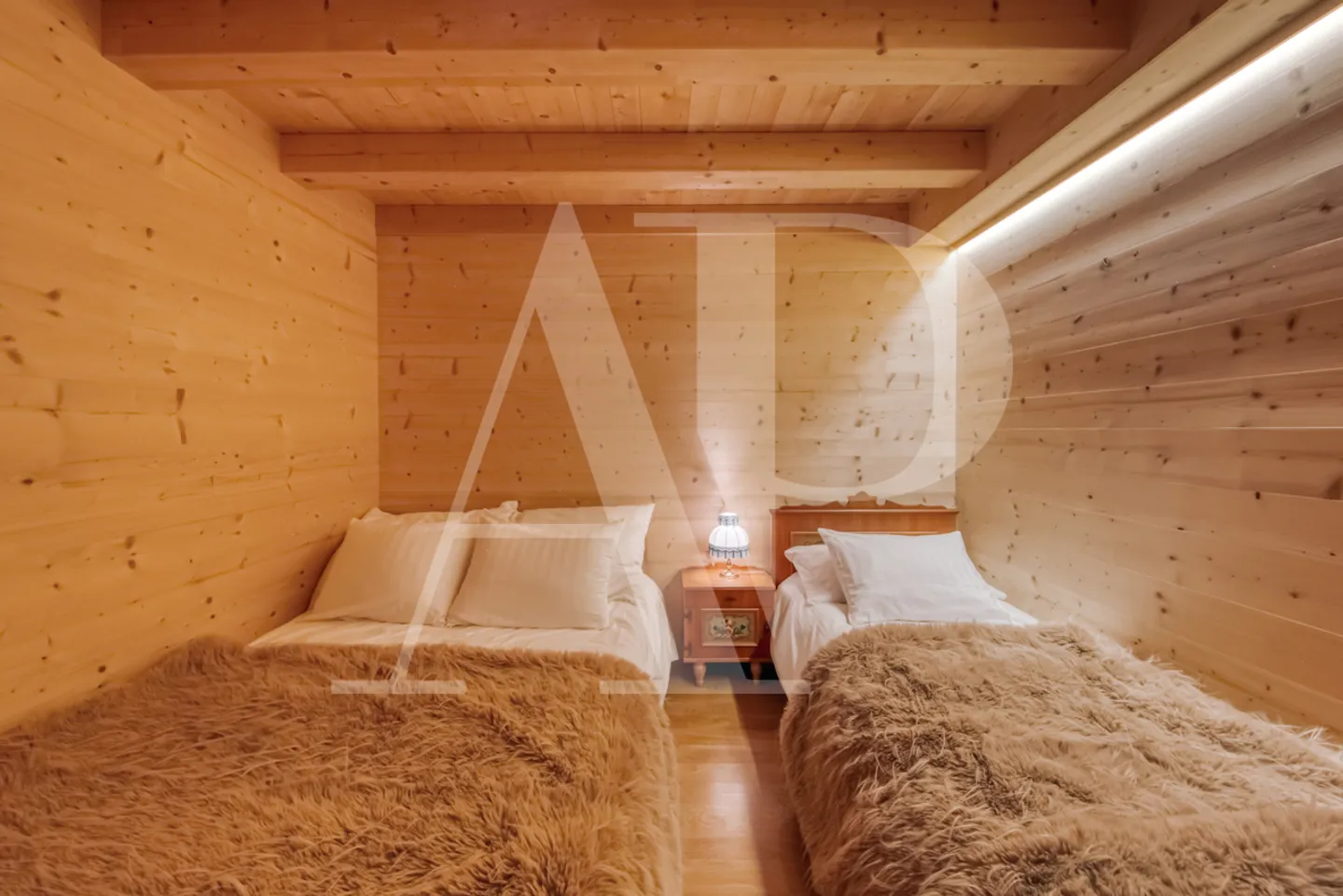 FOR SALE APARTMENT 5.5 ROOMS IN AN AUTHENTIC CHALET - Photo 19 of 25