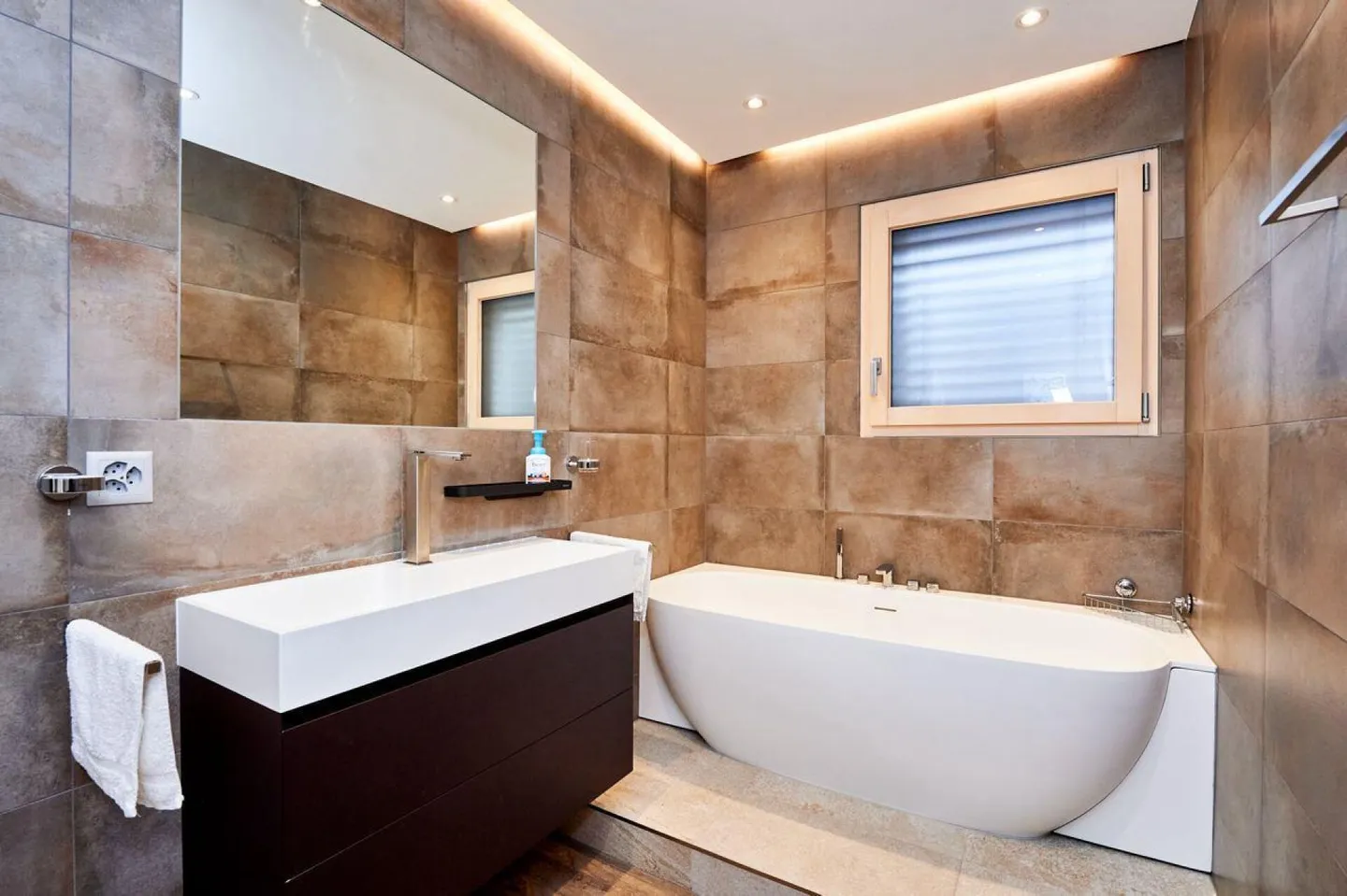 Appartamento spazioso in una zona tranquilla e verde da affittare. - Foto 12 di 15