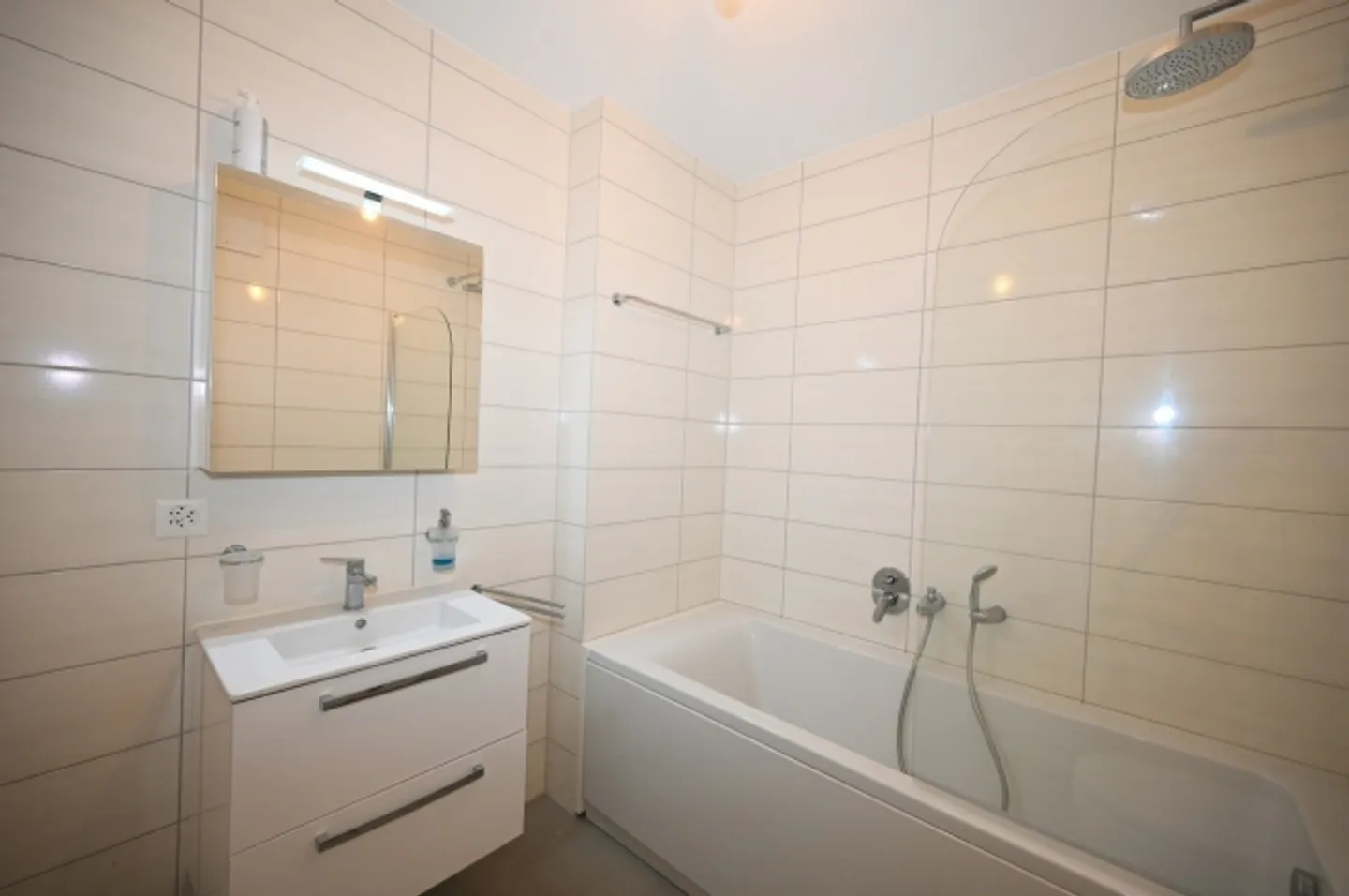 Appartamento moderno 2,5 locali con giardino a Manno - Foto 7 di 9
