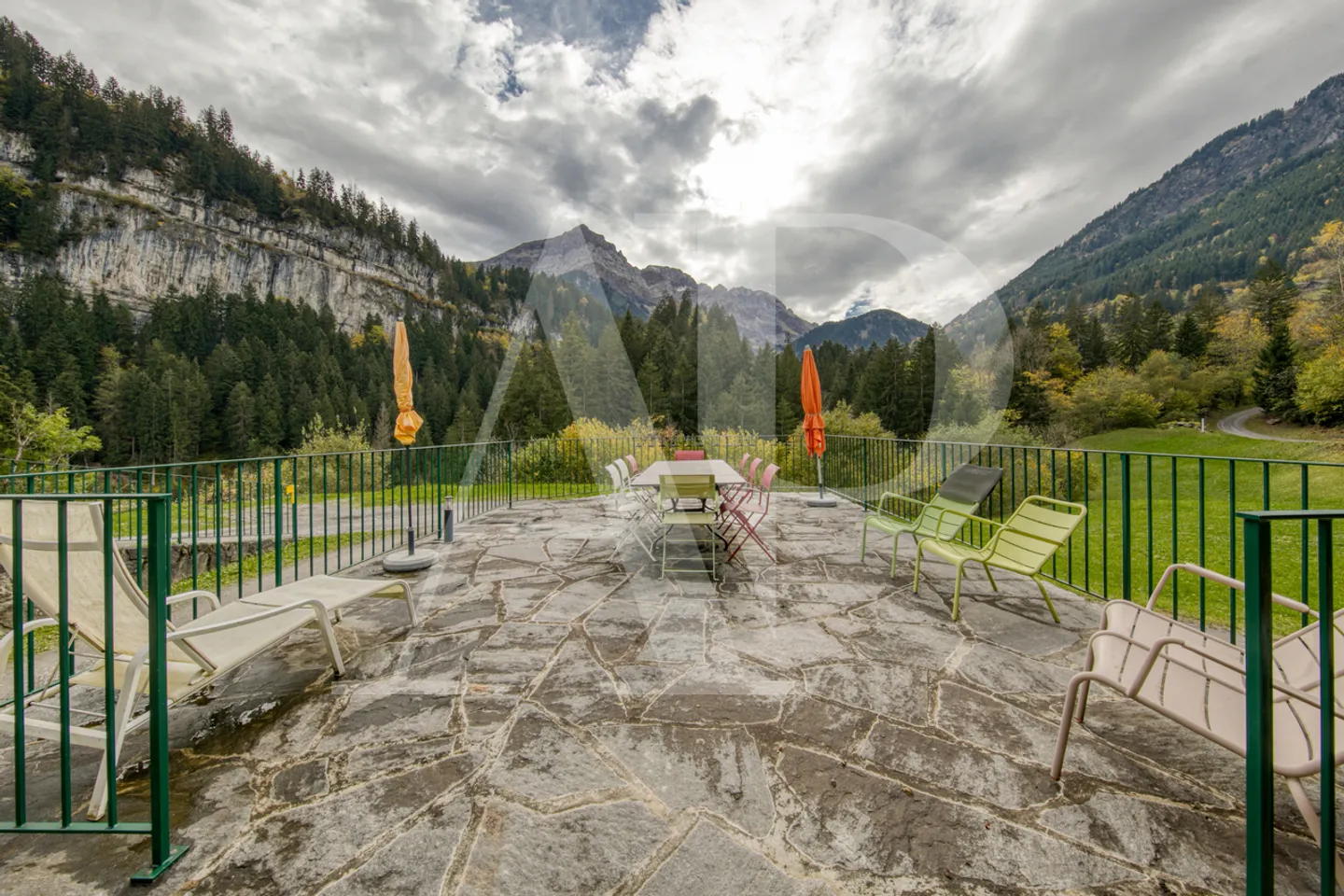 FOR SALE APARTMENT 5.5 ROOMS IN AN AUTHENTIC CHALET - Photo 23 of 25