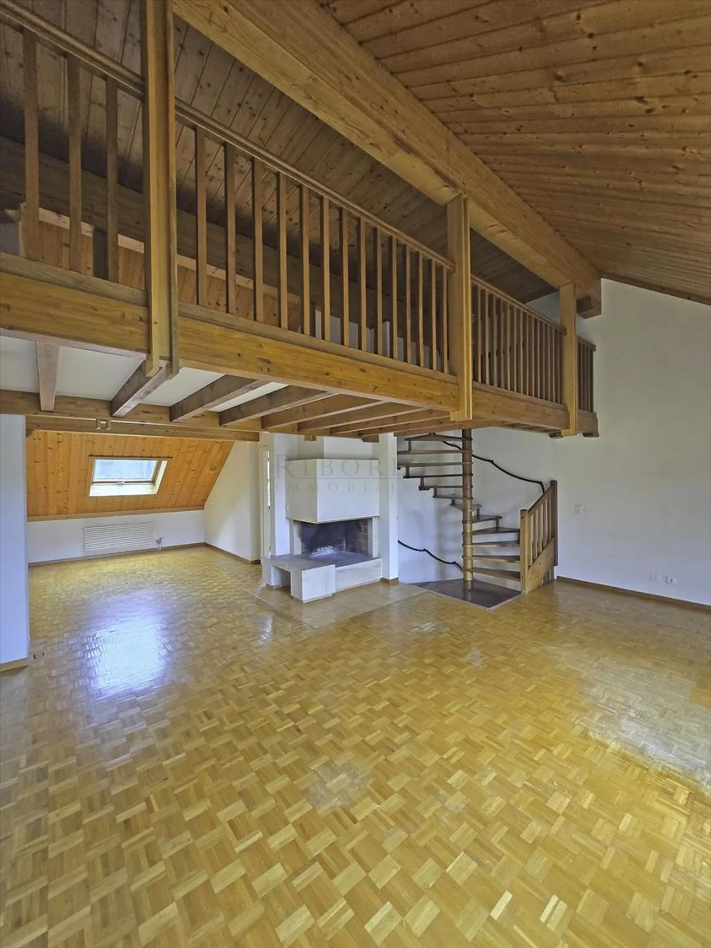 Versoix, spazioso appartamento duplex di 166 m2 con camino, balcone e garage - Foto 3 di 13