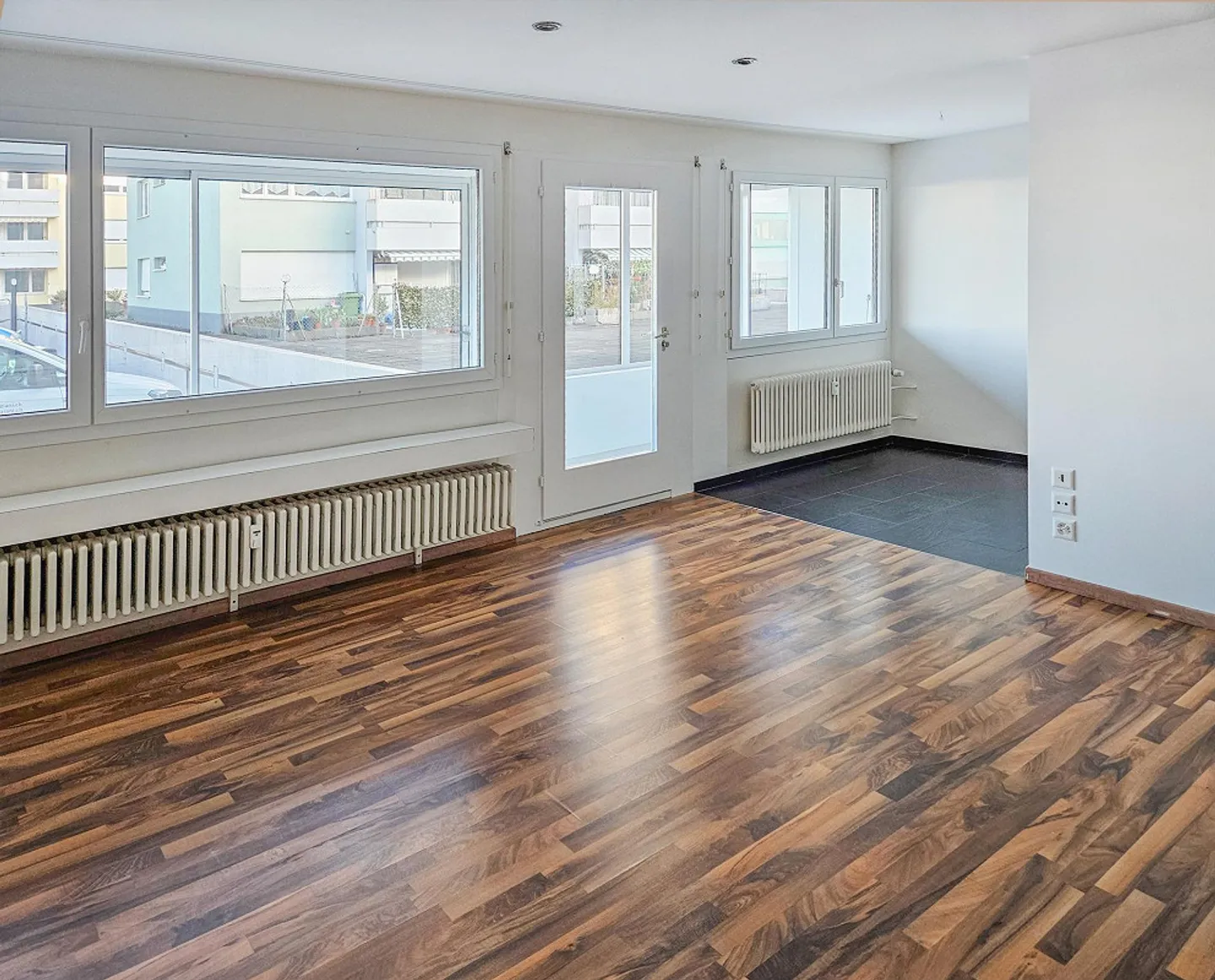 Appartamento accogliente di 3,5 stanze con giardino d'inverno e posto auto doppio - Foto 2 di 10