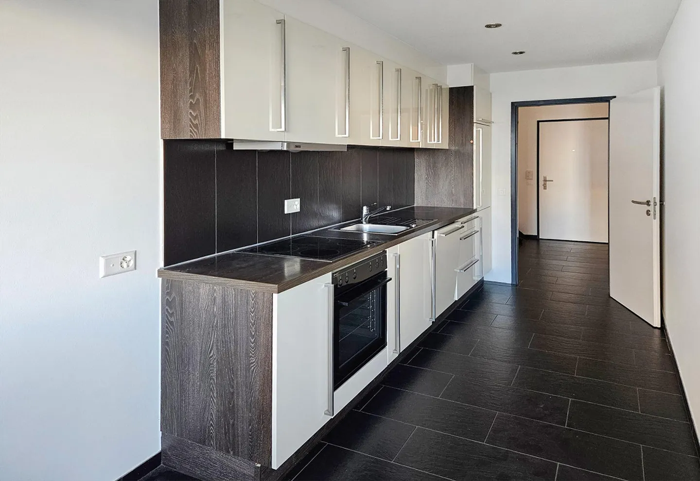 Appartamento accogliente di 3,5 stanze con giardino d'inverno e posto auto doppio - Foto 4 di 10