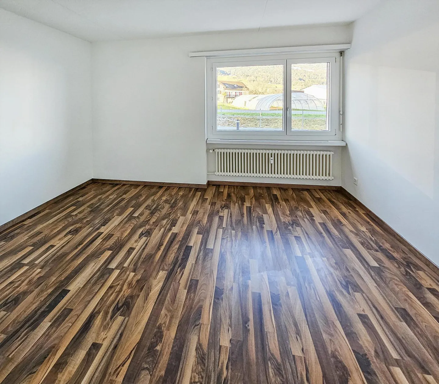 Appartamento accogliente di 3,5 stanze con giardino d'inverno e posto auto doppio - Foto 6 di 10