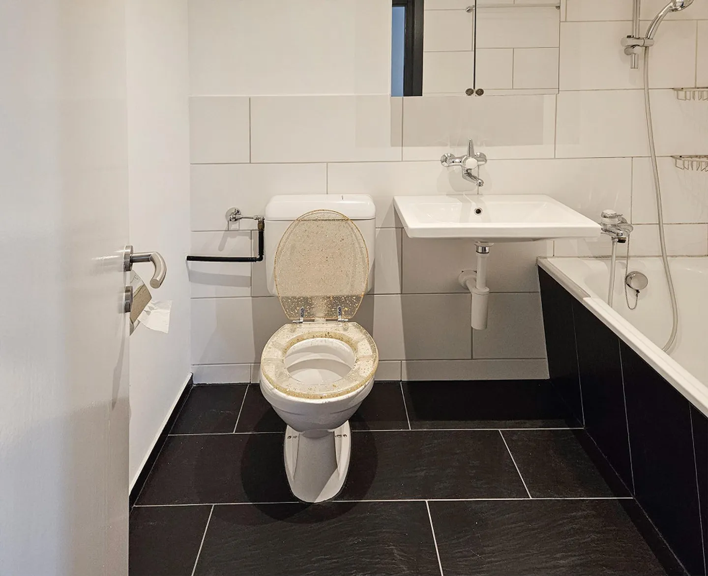 Appartamento accogliente di 3,5 stanze con giardino d'inverno e posto auto doppio - Foto 7 di 10