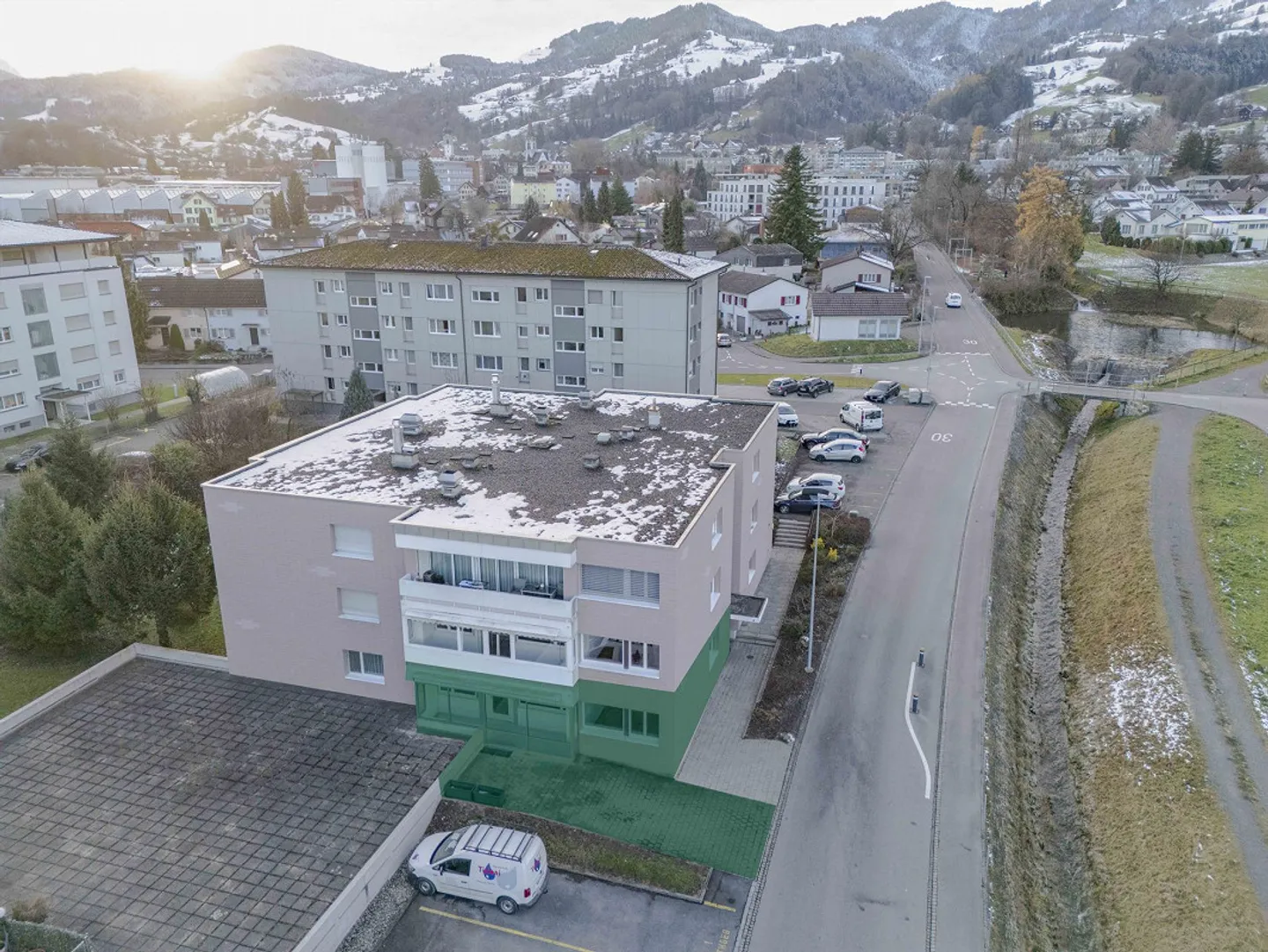 Appartamento accogliente di 3,5 stanze con giardino d'inverno e posto auto doppio - Foto 9 di 10