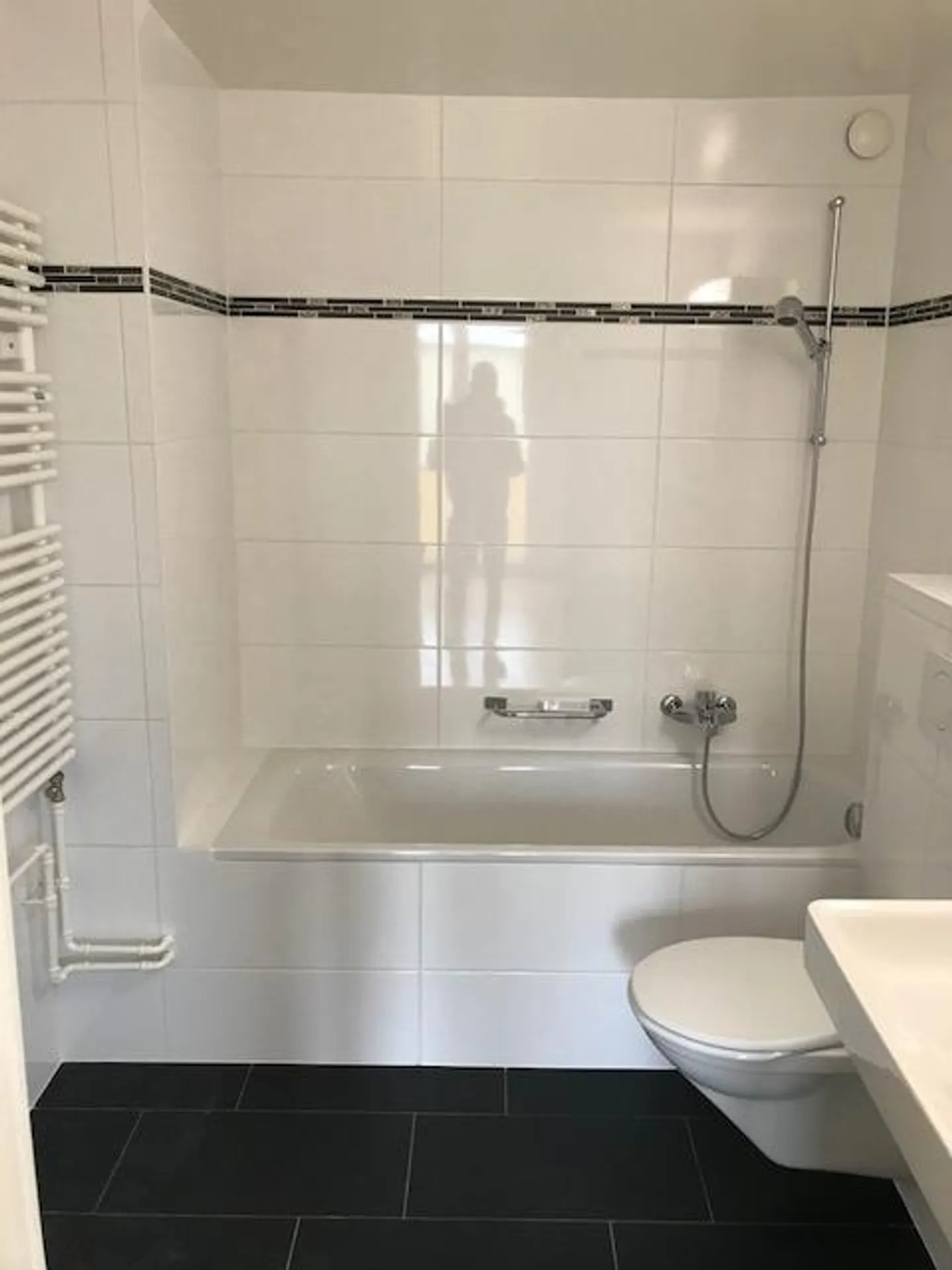 Magnificent 3-room apartment - Photo 3 of 4