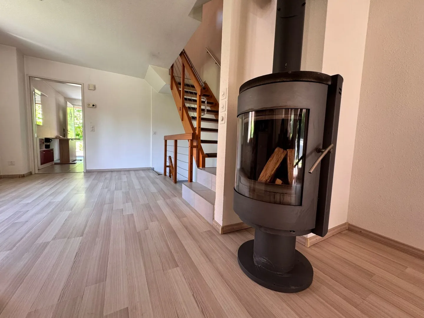 Casa unifamiliare angolare con giardino, carport, piscina e 5,5 stanze - disponibile immediatamente - Foto 4 di 22