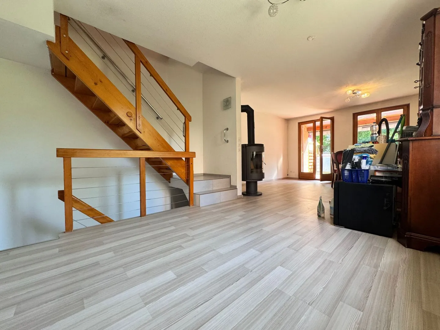 Casa unifamiliare angolare con giardino, carport, piscina e 5,5 stanze - disponibile immediatamente - Foto 5 di 22