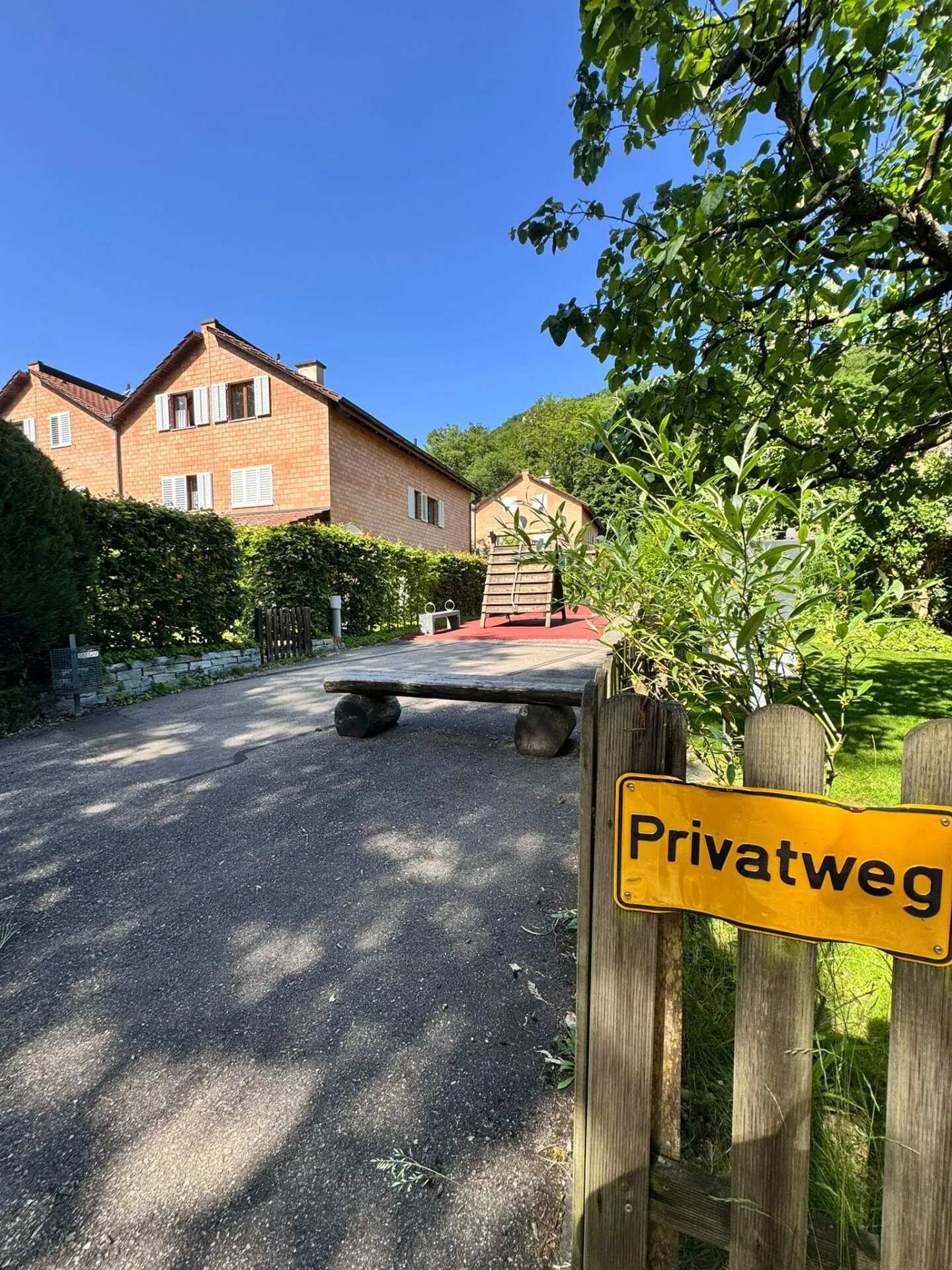 Casa unifamiliare angolare con giardino, carport, piscina e 5,5 stanze - disponibile immediatamente - Foto 20 di 22