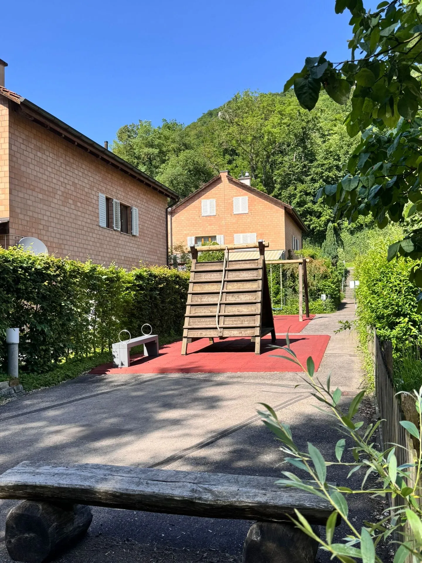 Casa unifamiliare angolare con giardino, carport, piscina e 5,5 stanze - disponibile immediatamente - Foto 21 di 22