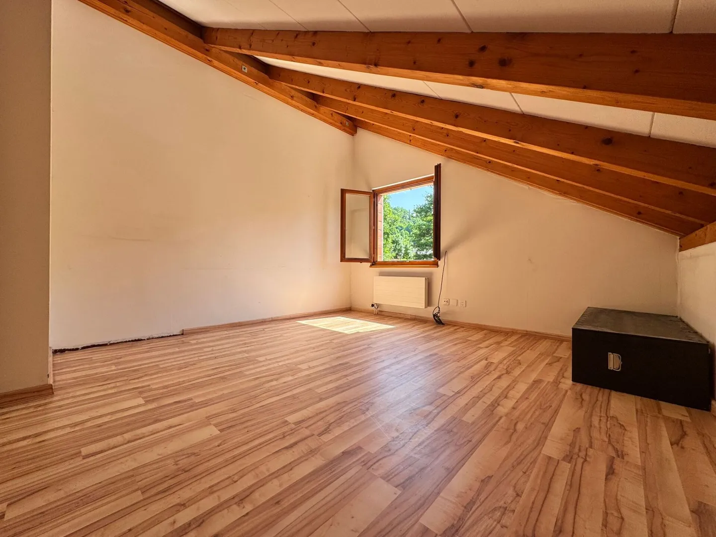Casa unifamiliare angolare con giardino, carport, piscina e 5,5 stanze - disponibile immediatamente - Foto 8 di 22