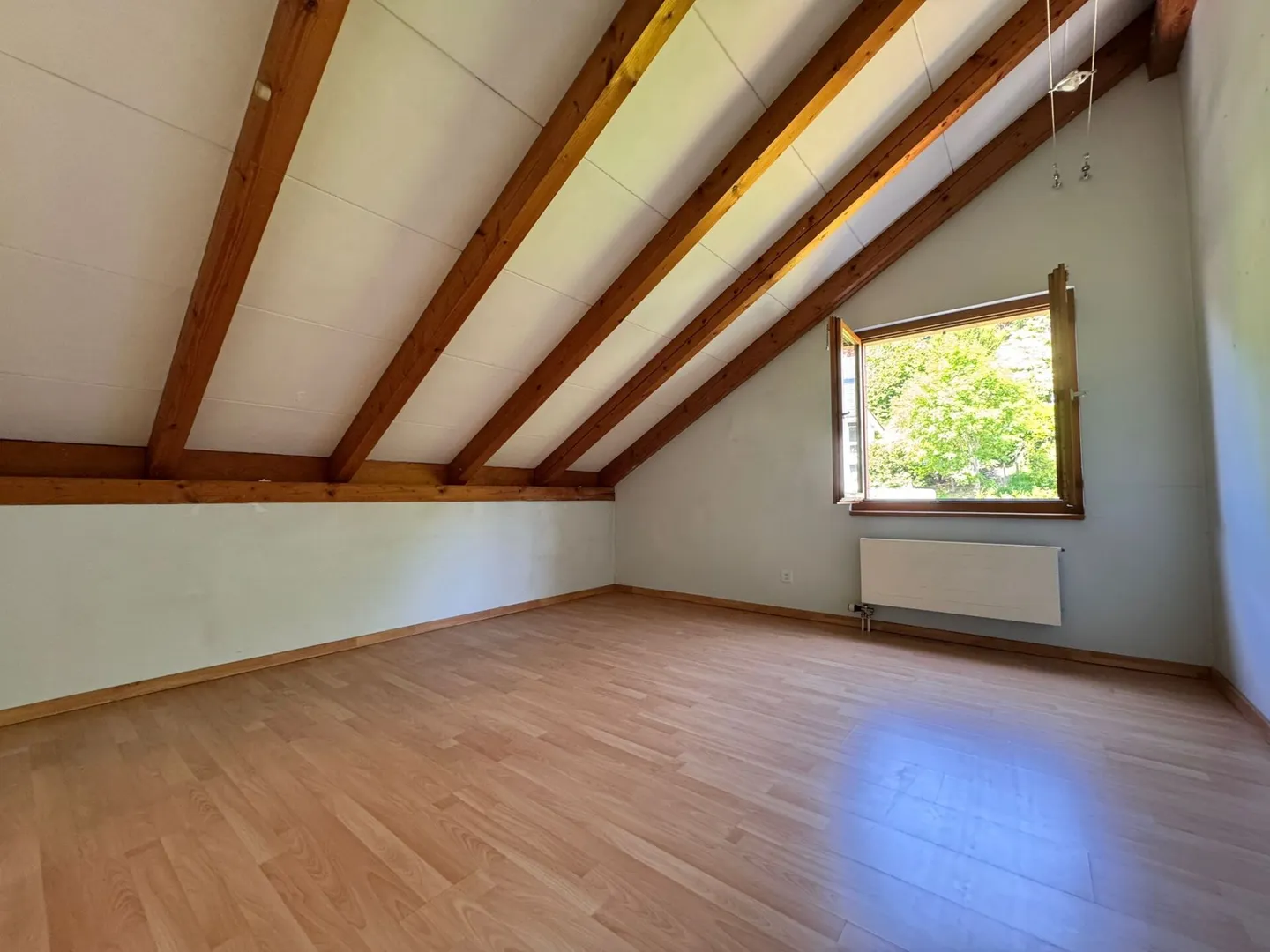 Casa unifamiliare angolare con giardino, carport, piscina e 5,5 stanze - disponibile immediatamente - Foto 10 di 22