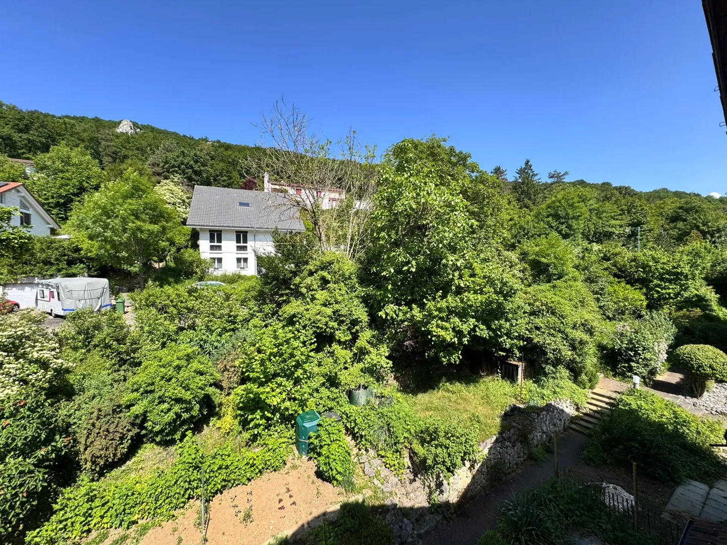 Casa unifamiliare angolare con giardino, carport, piscina e 5,5 stanze - disponibile immediatamente - Foto 15 di 22