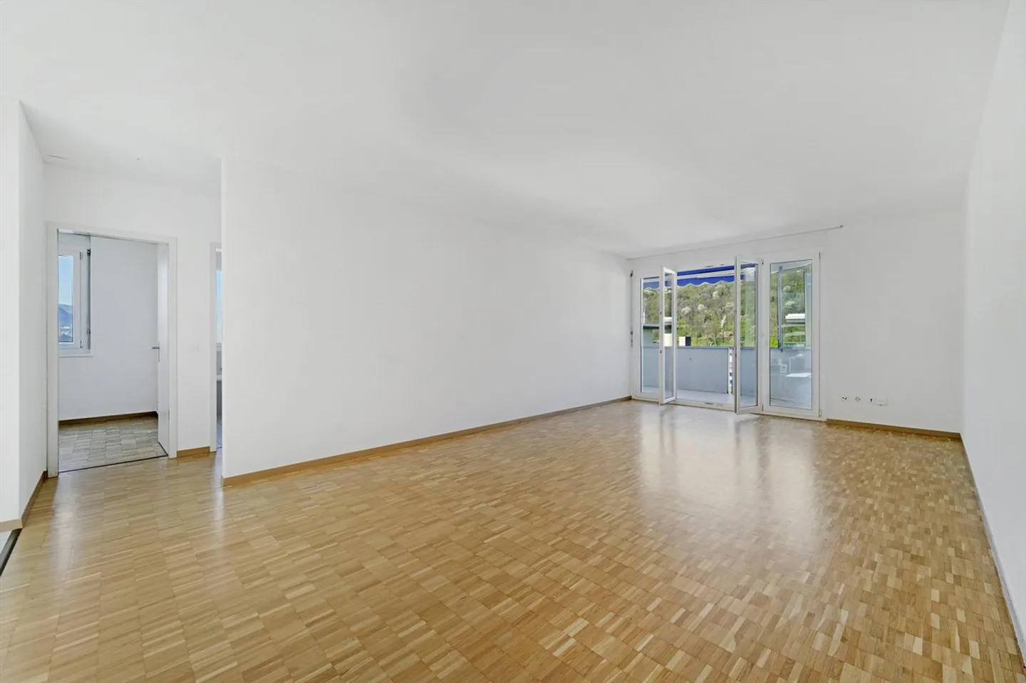 Spacious 4.5 Room Apartment - Photo 4 of 11