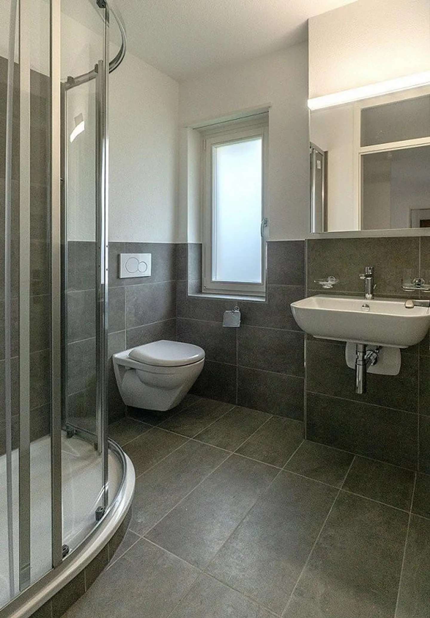 Vivre avec vue sur le lac : Appartement rénové de 3,5 pièces à Oberrieden - Photo 5 sur 7