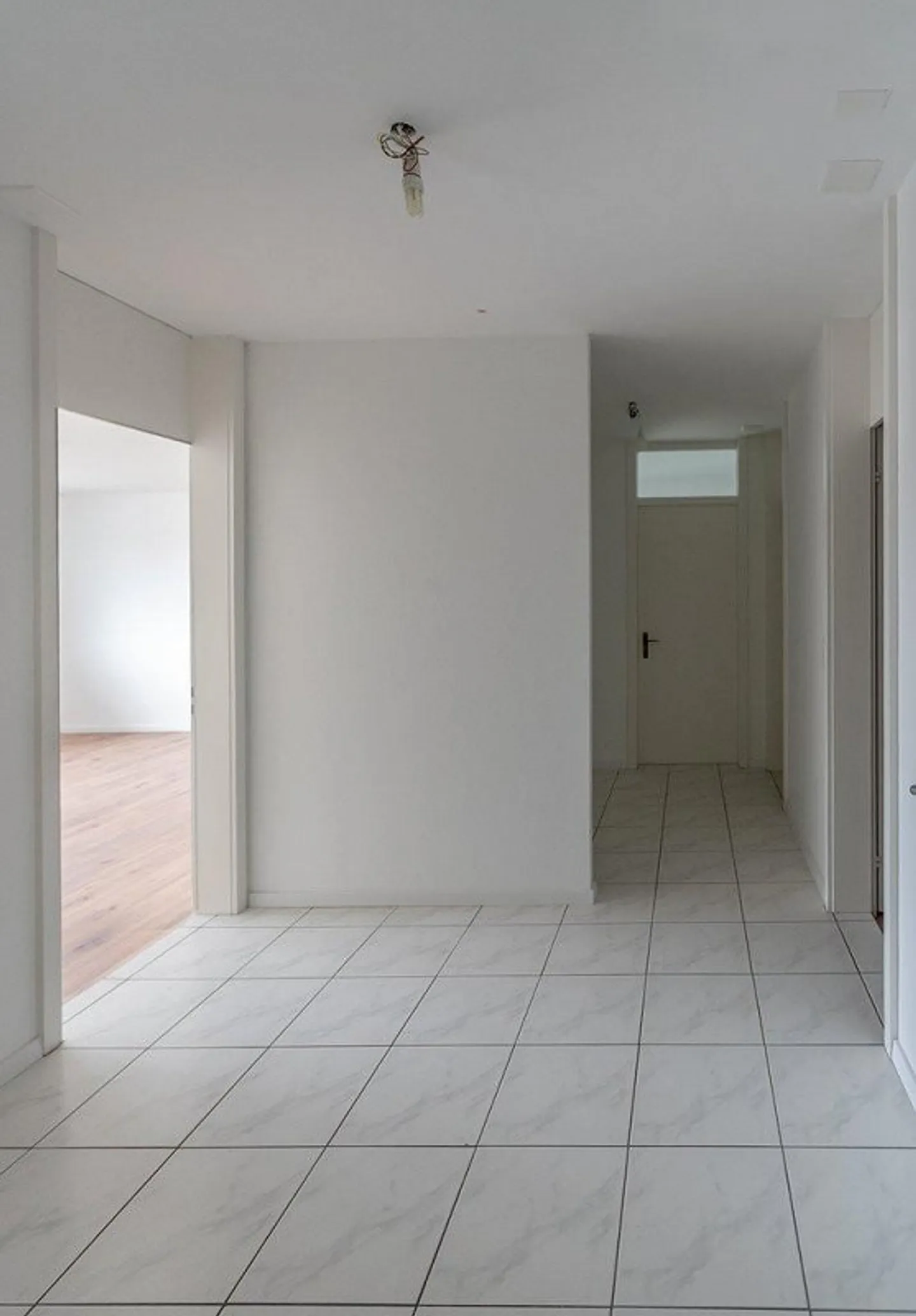 Vivre avec vue sur le lac : Appartement rénové de 3,5 pièces à Oberrieden - Photo 7 sur 7