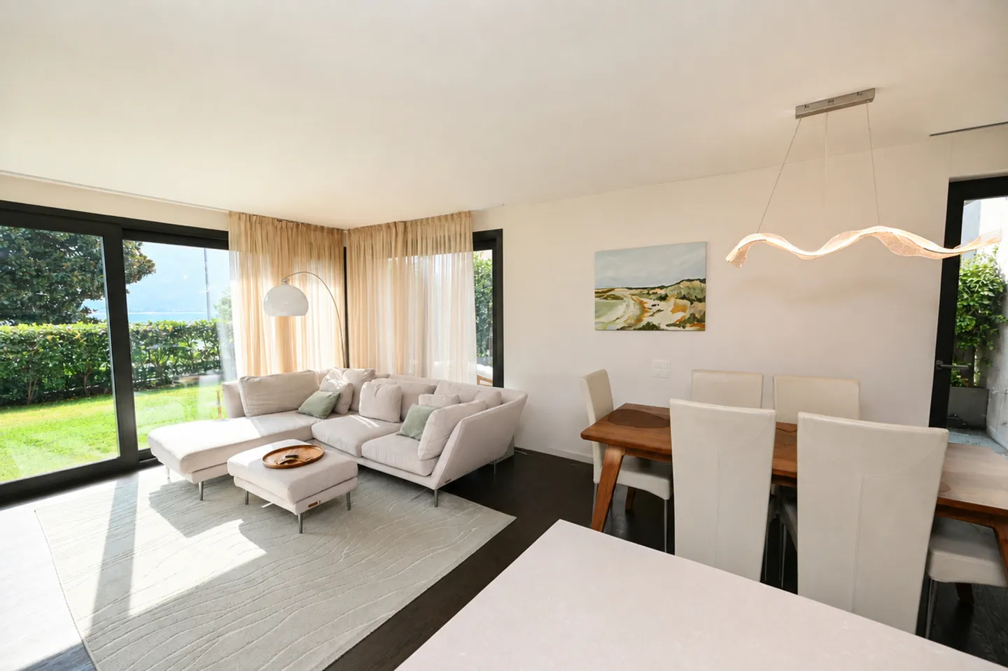 Refined Apartment with Private Garden and Lake View - Photo 8 of 27