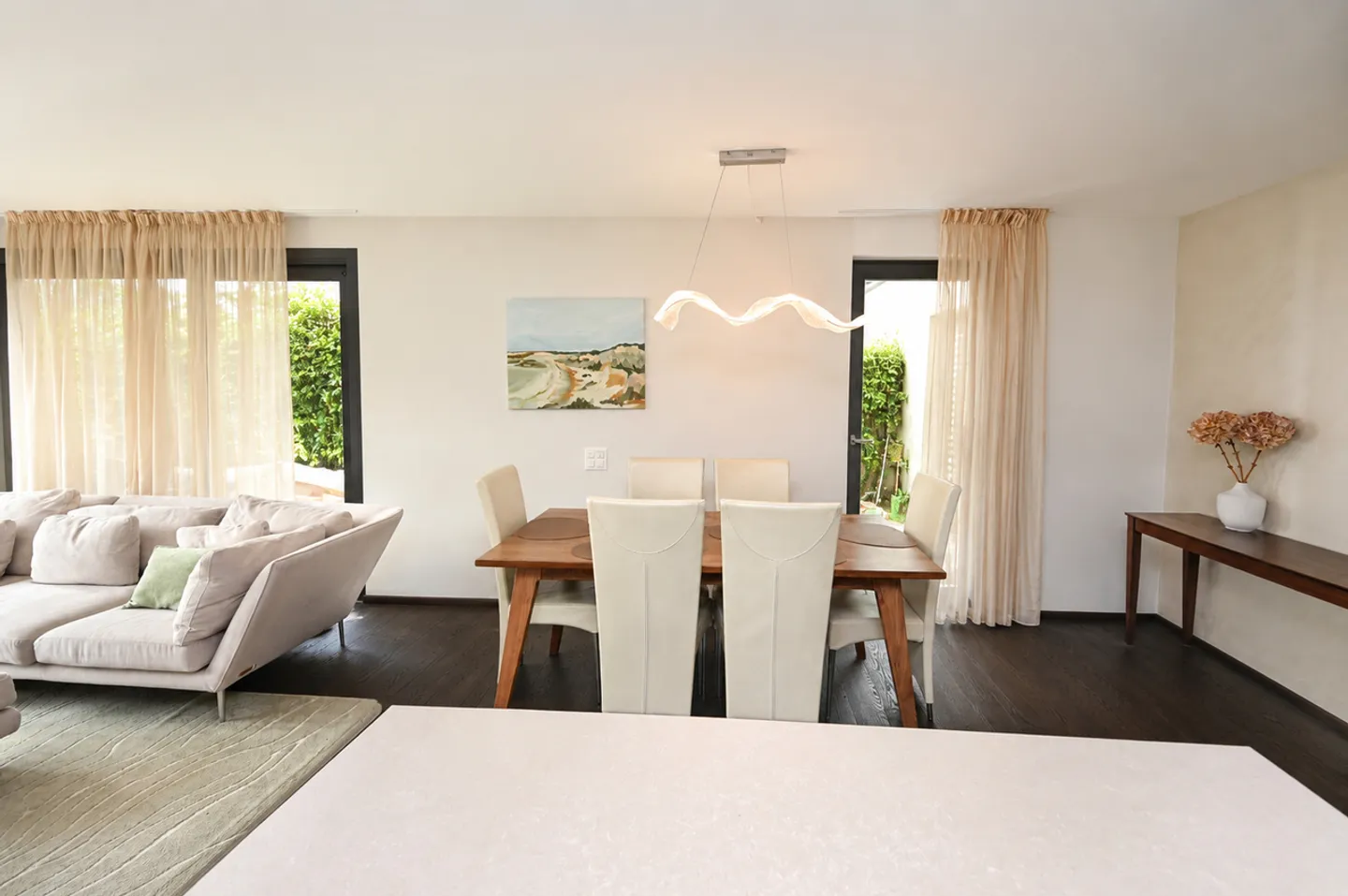 Refined Apartment with Private Garden and Lake View - Photo 10 of 27