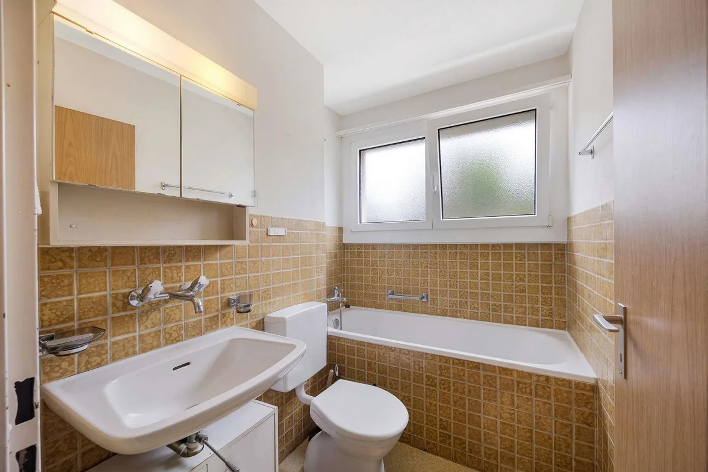3.5-Room Apartment in a Central Location in Neuhausen - Photo 7 of 10