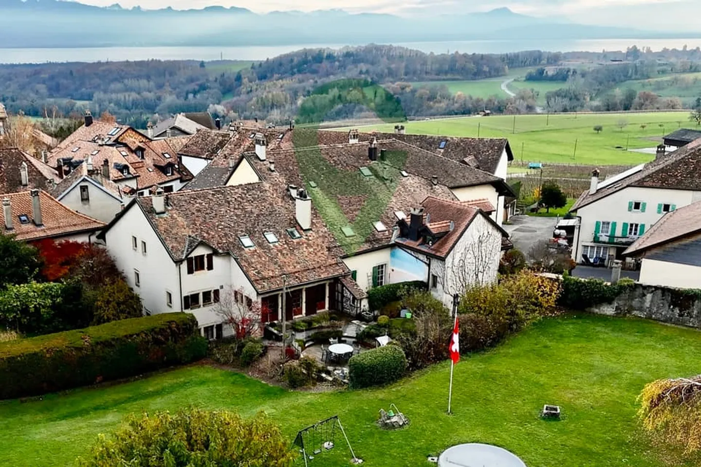 Immeuble Familial Rénové à Yens - Photo 1 sur 13