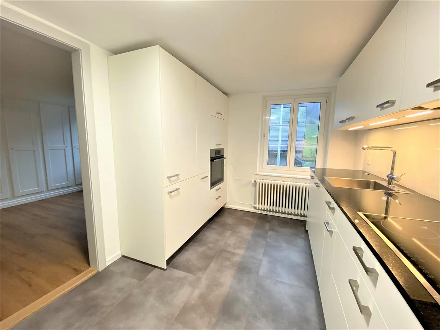 Bright, very nicely renovated apartment - Photo 2 of 9
