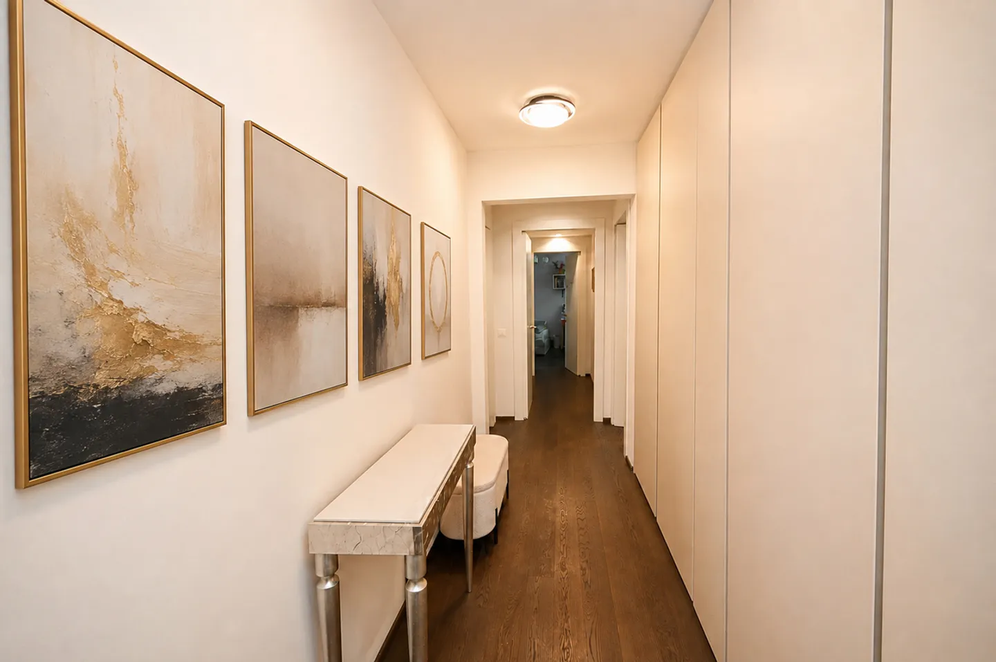 Refined Apartment with Private Garden and Lake View - Photo 22 of 27