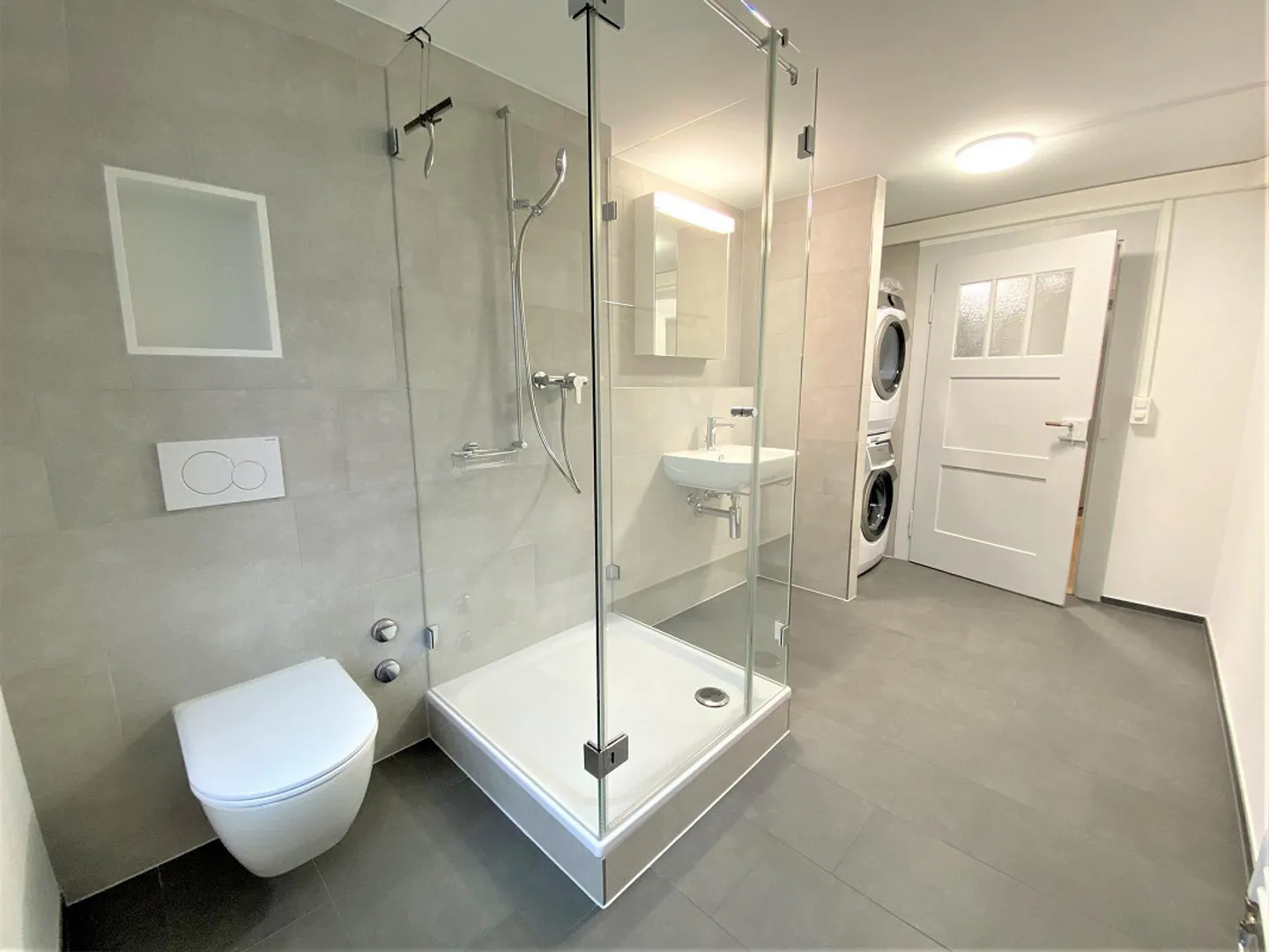 Bright, very nicely renovated apartment - Photo 4 of 9