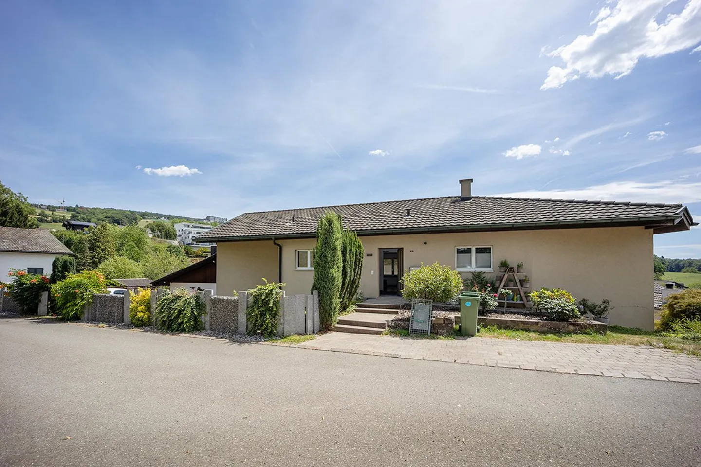 Attractive 4.5-room single-family house in a family-friendly residential area - Photo 4 of 15