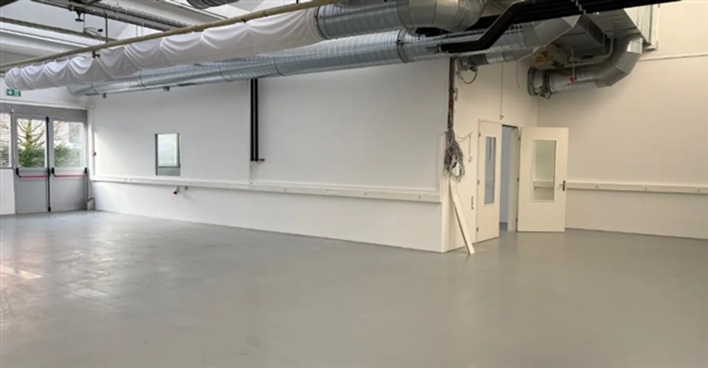 Industry 2 rooms - Photo 1 of 7