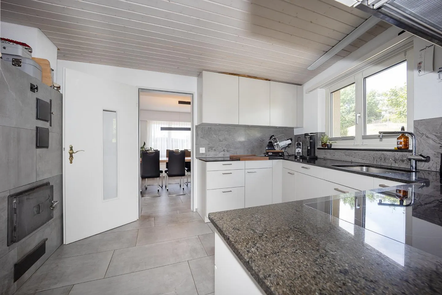 Attractive 4.5-room single-family house in a family-friendly residential area - Photo 6 of 15